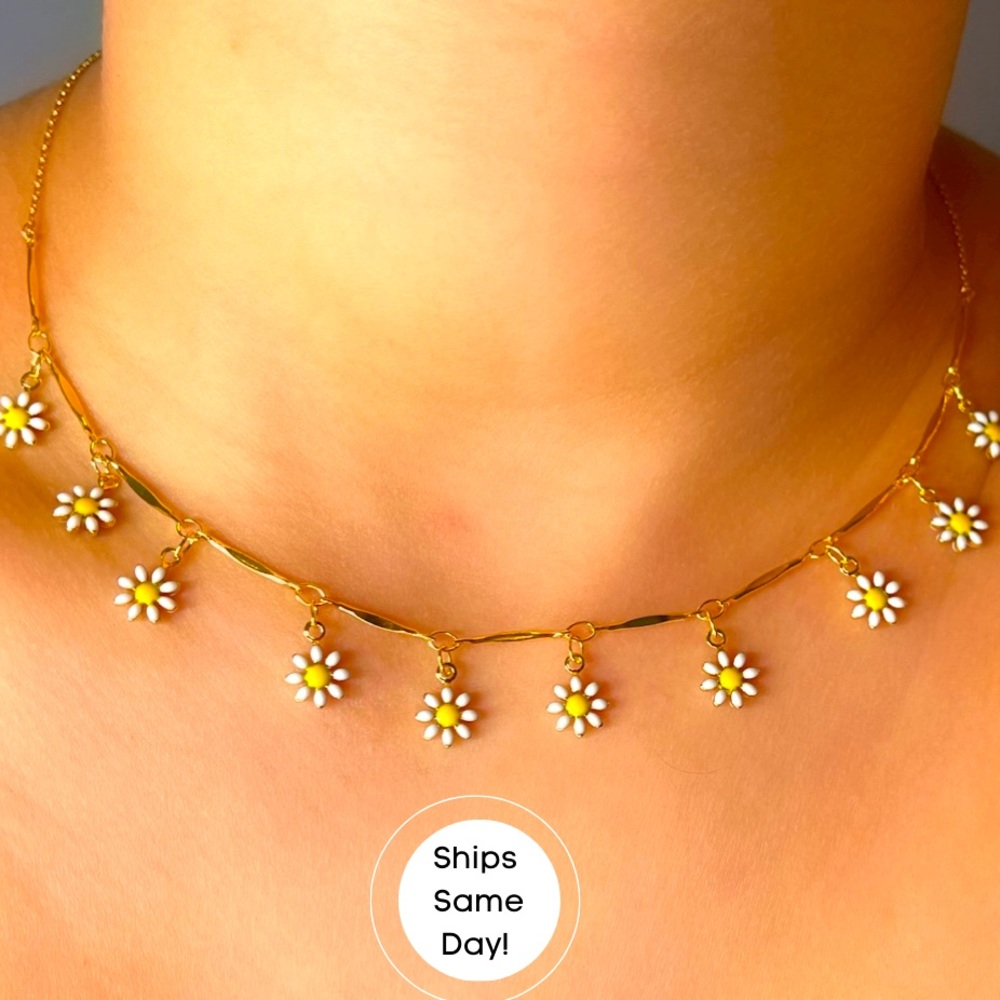 Gold Dipped Daisies Necklace White